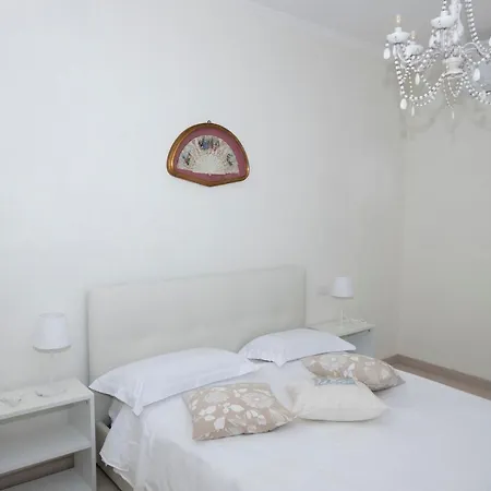 Domus Luna شقة سورينتو
